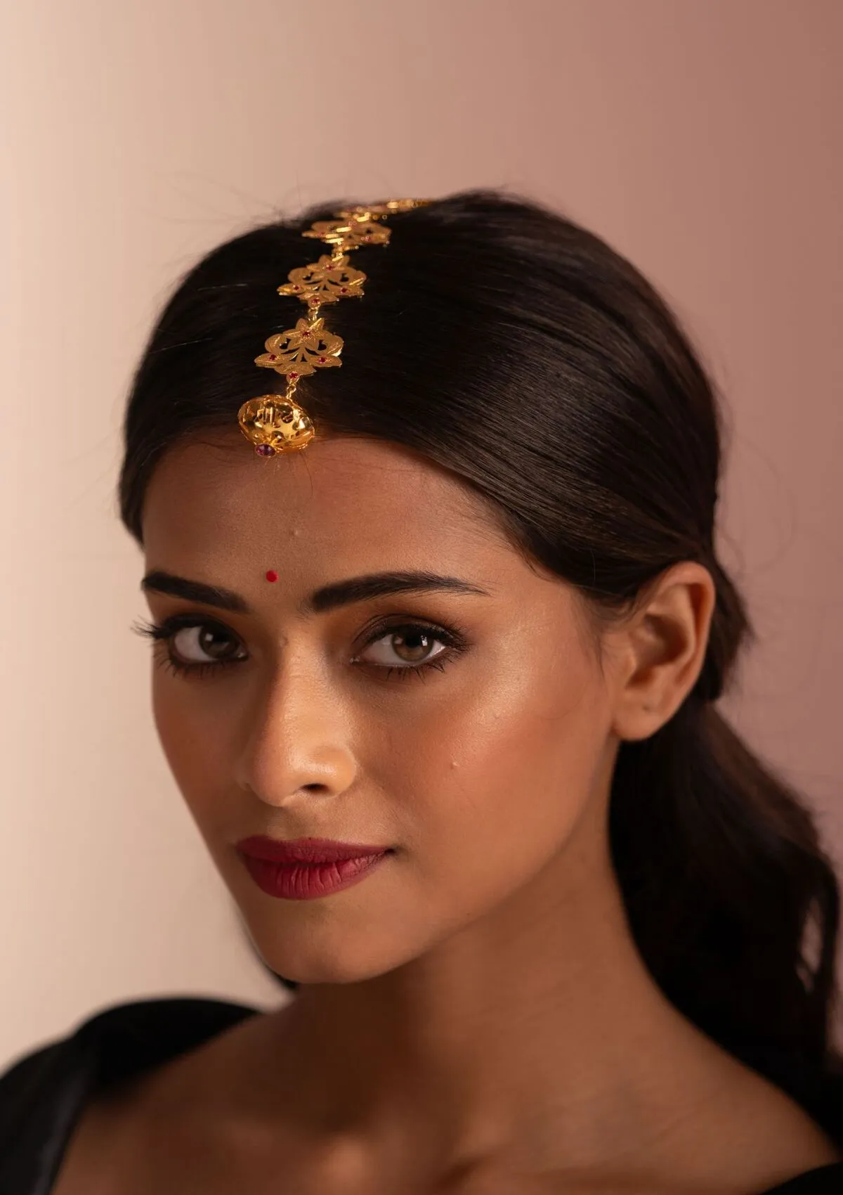 Soha Gold Tone Silver Mangtikka