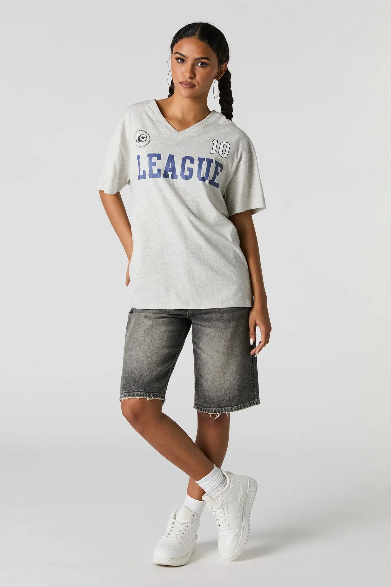 T-shirt coupe garçonne à encolure en V et imprimé Sporty