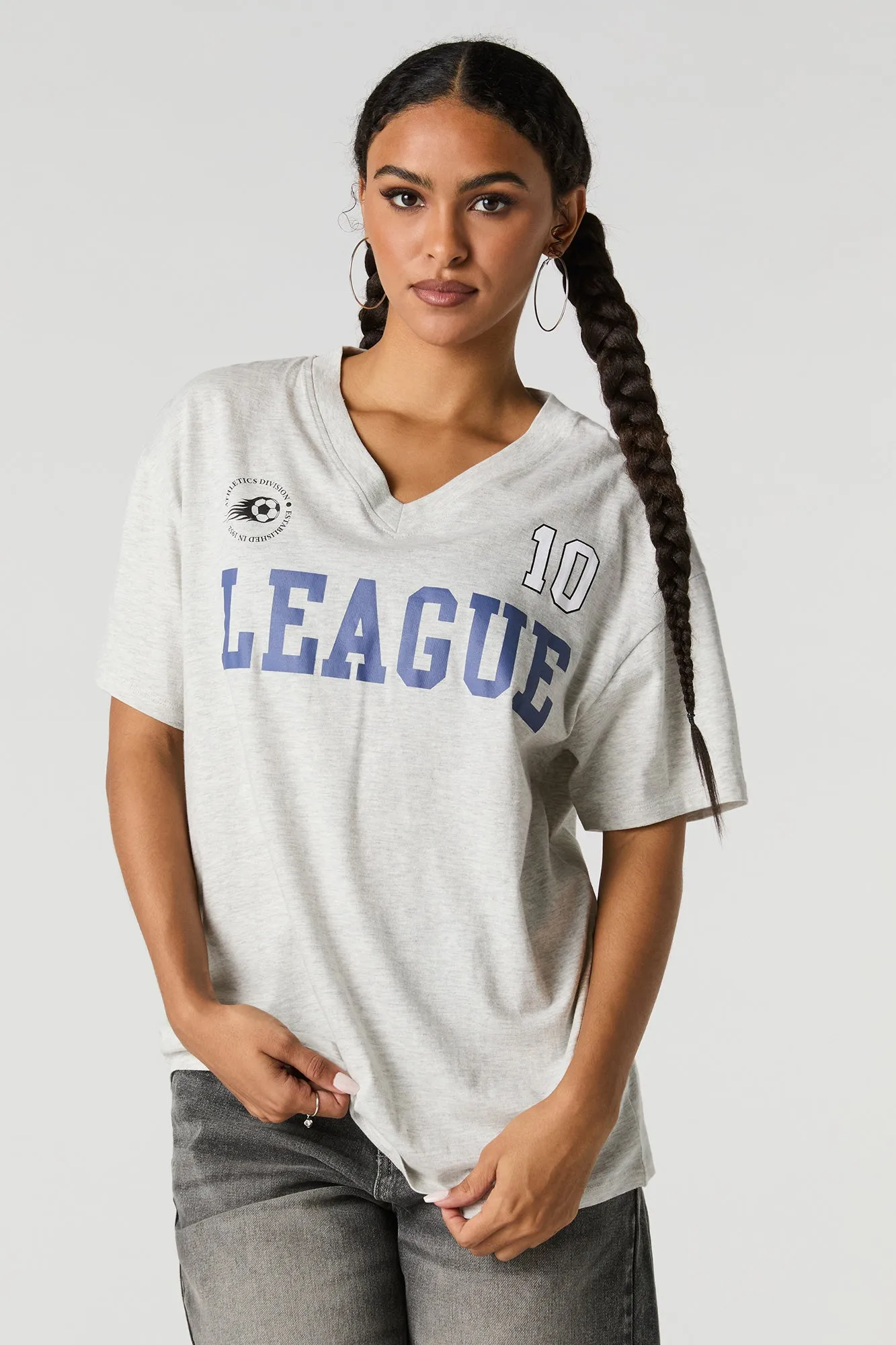 T-shirt coupe garçonne à encolure en V et imprimé Sporty