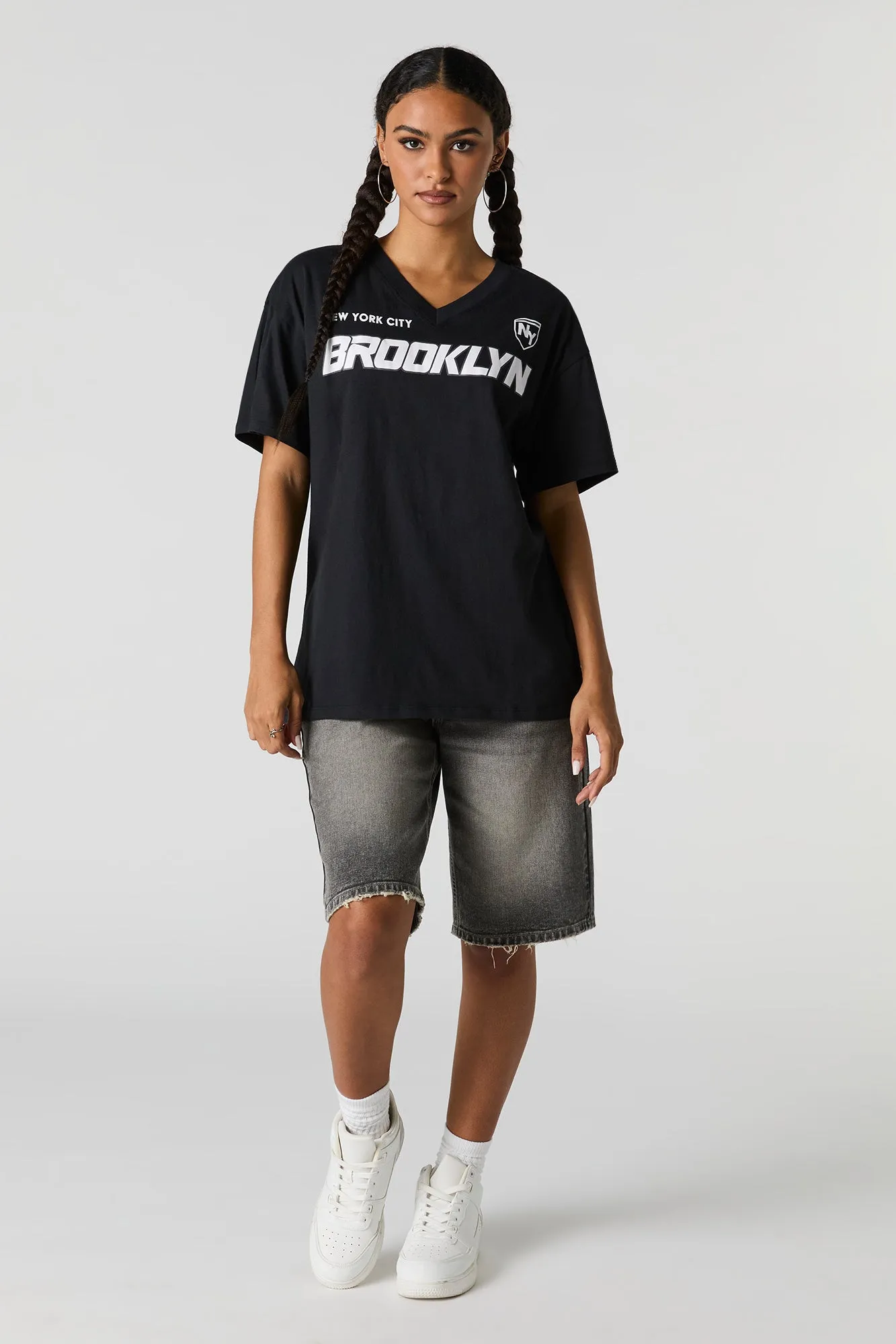 T-shirt coupe garçonne à encolure en V et imprimé Sporty