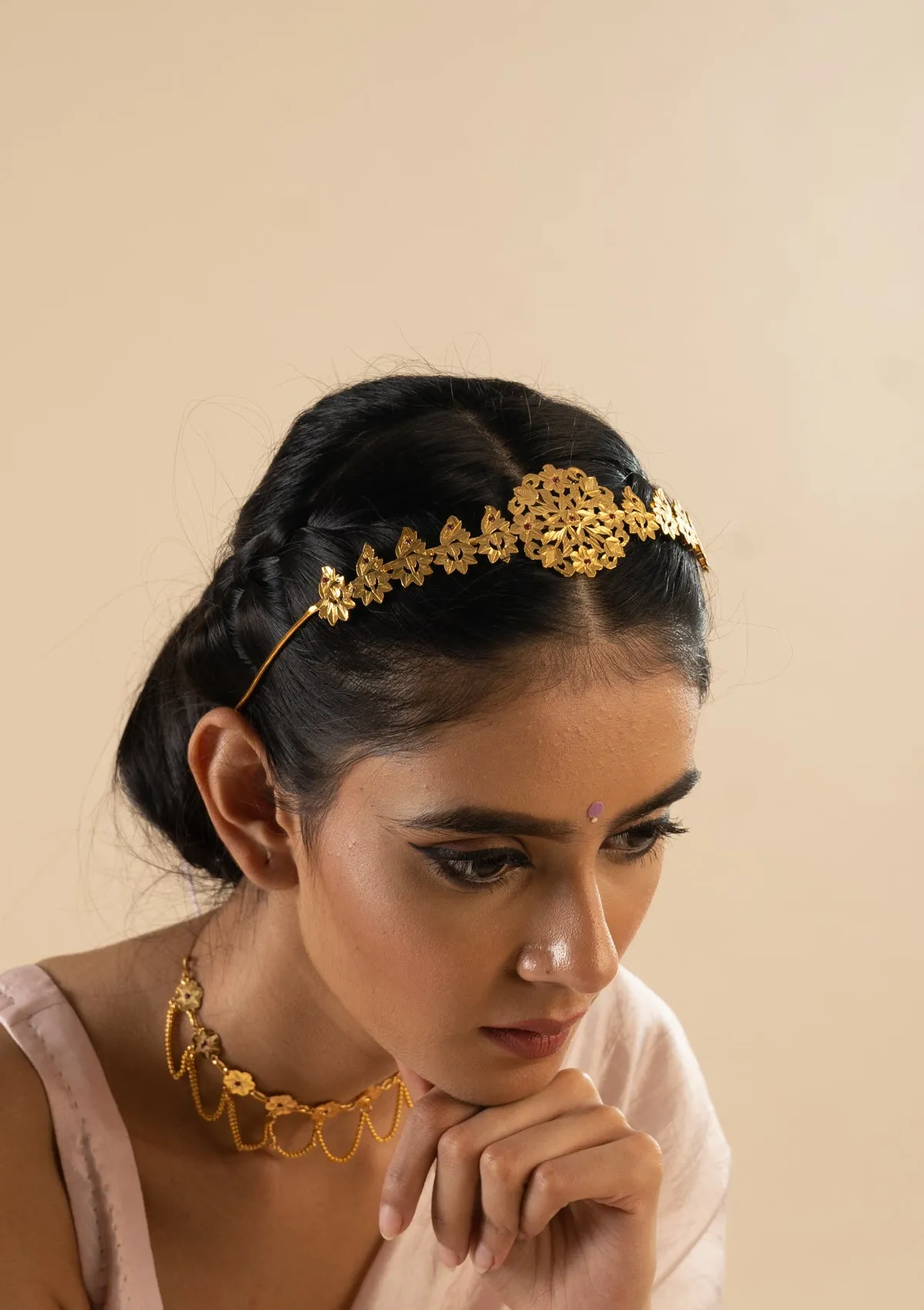 Utsa Gold Tone Silver Hairband