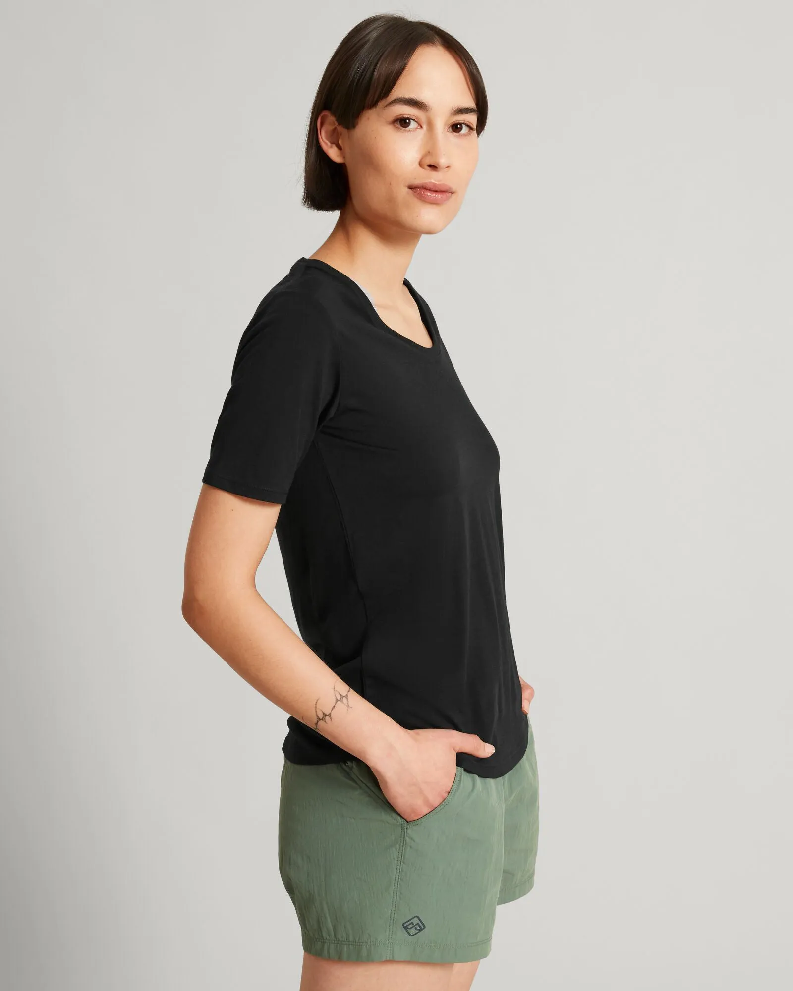 Wmns 100% Merino S/S Scoop Top - Black