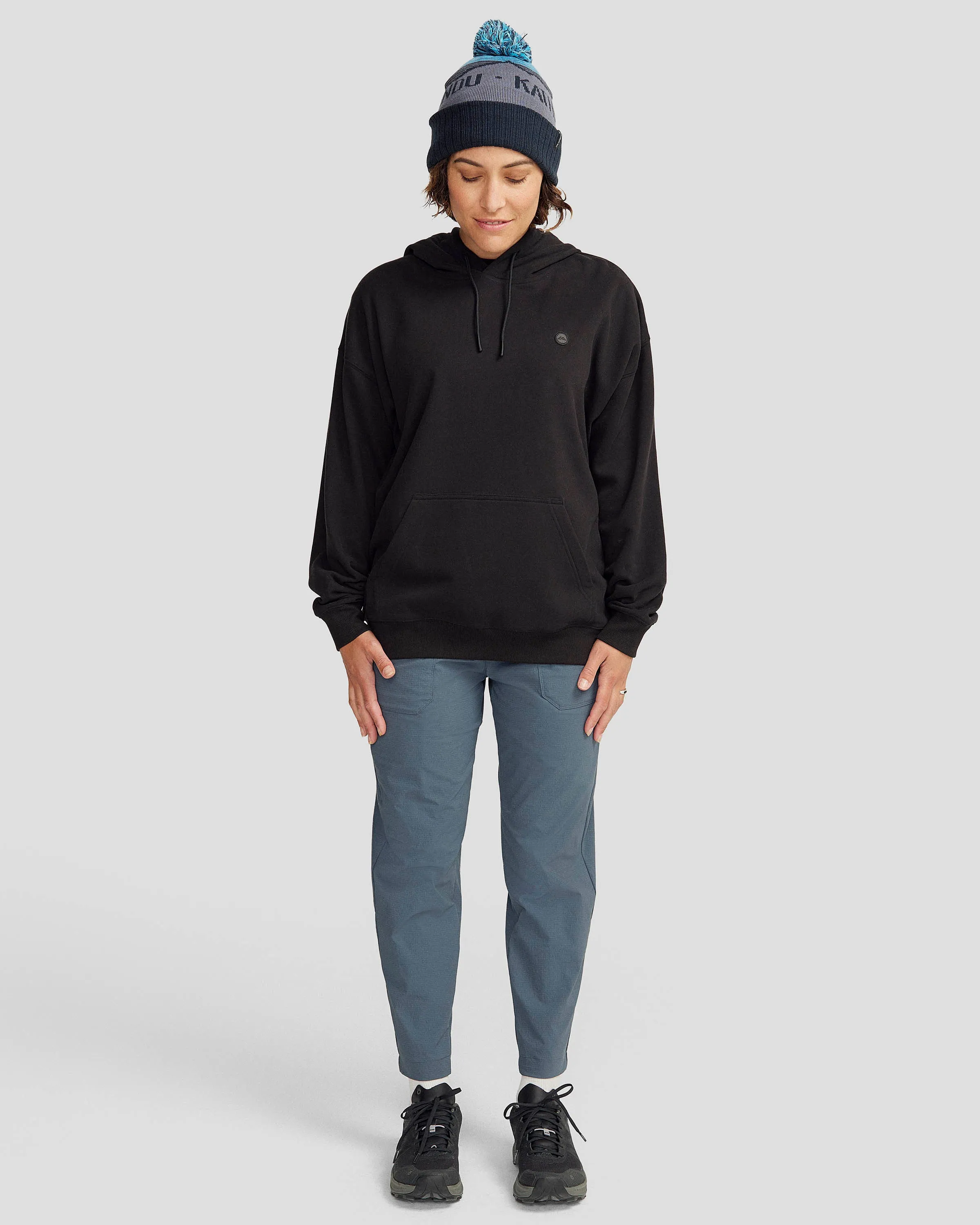 Women's Peak Badge Relaxed Hoodie - Black Stingray